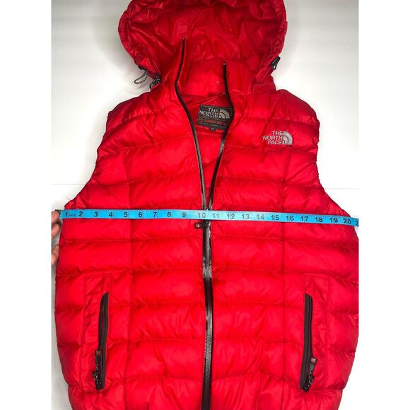 The North Face Summit Series Vest with a Hood - Picture 8 of 8